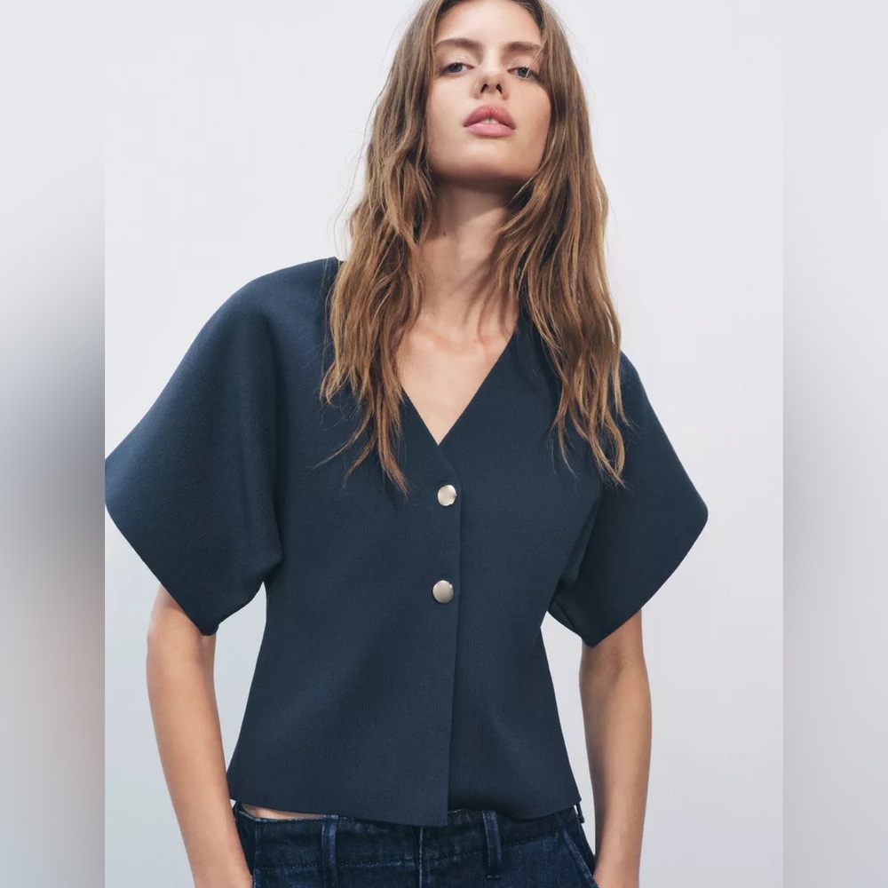 ZARA Black Structured Short Sleeves Knit Top Sweater Blouse gold buttons Medium